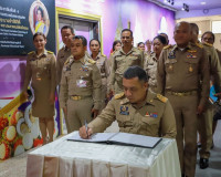 ผู้ว่าฯ สุราษฎร์ธานี เยี่ยมชมนิทรรศการศูนย์พระราชกรณียกิจ “ต ... พารามิเตอร์รูปภาพ 1