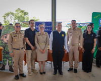 ผู้ว่าฯ สุราษฎร์ธานี นำบริการรัฐถึงชุมชน เปิดโครงการ ‘บำบัดท ... พารามิเตอร์รูปภาพ 4