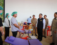 ผู้ว่าฯ สุราษฎร์ธานี นำบริการรัฐถึงชุมชน เปิดโครงการ ‘บำบัดท ... พารามิเตอร์รูปภาพ 12
