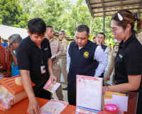 ผู้ว่าฯ สุราษฎร์ธานี นำบริการรัฐถึงชุมชน เปิดโครงการ ‘บำบัดท ... พารามิเตอร์รูปภาพ 14