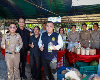 ผู้ว่าฯ สุราษฎร์ธานี นำบริการรัฐถึงชุมชน เปิดโครงการ ‘บำบัดท ... พารามิเตอร์รูปภาพ 22
