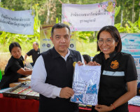 ผู้ว่าฯ สุราษฎร์ธานี นำบริการรัฐถึงชุมชน เปิดโครงการ ‘บำบัดท ... พารามิเตอร์รูปภาพ 34