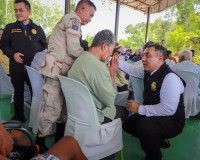 ผู้ว่าฯ สุราษฎร์ธานี นำบริการรัฐถึงชุมชน เปิดโครงการ ‘บำบัดท ... พารามิเตอร์รูปภาพ 53