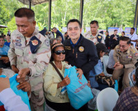 ผู้ว่าฯ สุราษฎร์ธานี นำบริการรัฐถึงชุมชน เปิดโครงการ ‘บำบัดท ... พารามิเตอร์รูปภาพ 70