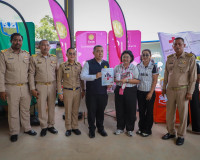 ผู้ว่าฯ สุราษฎร์ธานี นำบริการรัฐถึงชุมชน เปิดโครงการ ‘บำบัดท ... พารามิเตอร์รูปภาพ 78