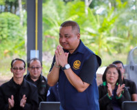 ผู้ว่าฯ สุราษฎร์ธานี นำบริการรัฐถึงชุมชน เปิดโครงการ ‘บำบัดท ... พารามิเตอร์รูปภาพ 90