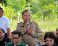 ผู้ว่าฯ สุราษฎร์ธานี นำบริการรัฐถึงชุมชน เปิดโครงการ ‘บำบัดท ... พารามิเตอร์รูปภาพ 97