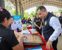 ผู้ว่าฯ สุราษฎร์ธานี นำบริการรัฐถึงชุมชน เปิดโครงการ ‘บำบัดท ... พารามิเตอร์รูปภาพ 108