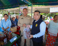 ผู้ว่าฯ สุราษฎร์ธานี นำบริการรัฐถึงชุมชน เปิดโครงการ ‘บำบัดท ... พารามิเตอร์รูปภาพ 113