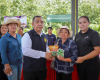 ผู้ว่าฯ สุราษฎร์ธานี นำบริการรัฐถึงชุมชน เปิดโครงการ ‘บำบัดท ... พารามิเตอร์รูปภาพ 121