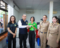 ผู้ว่าฯ สุราษฎร์ธานี นำบริการรัฐถึงชุมชน เปิดโครงการ ‘บำบัดท ... พารามิเตอร์รูปภาพ 138