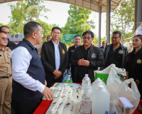 ผู้ว่าฯ สุราษฎร์ธานี นำบริการรัฐถึงชุมชน เปิดโครงการ ‘บำบัดท ... พารามิเตอร์รูปภาพ 139