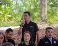 ผู้ว่าฯ สุราษฎร์ธานี นำบริการรัฐถึงชุมชน เปิดโครงการ ‘บำบัดท ... พารามิเตอร์รูปภาพ 151