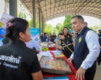 ผู้ว่าฯ สุราษฎร์ธานี นำบริการรัฐถึงชุมชน เปิดโครงการ ‘บำบัดท ... พารามิเตอร์รูปภาพ 158