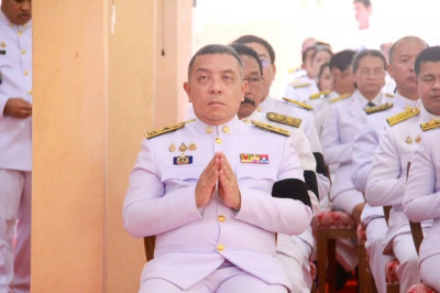พระบาทสมเด็จพระเจ้าอยู่หัว ทรงพระกรุณาโปรดพระราชทานผ้าไตร น้ ... พารามิเตอร์รูปภาพ 1