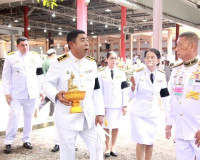 พระบาทสมเด็จพระเจ้าอยู่หัว ทรงพระกรุณาโปรดพระราชทานผ้าไตร น้ ... พารามิเตอร์รูปภาพ 4