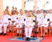 พระบาทสมเด็จพระเจ้าอยู่หัว ทรงพระกรุณาโปรดพระราชทานผ้าไตร น้ ... พารามิเตอร์รูปภาพ 5