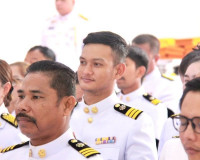 พระบาทสมเด็จพระเจ้าอยู่หัว ทรงพระกรุณาโปรดพระราชทานผ้าไตร น้ ... พารามิเตอร์รูปภาพ 10