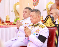 พระบาทสมเด็จพระเจ้าอยู่หัว ทรงพระกรุณาโปรดพระราชทานผ้าไตร น้ ... พารามิเตอร์รูปภาพ 18