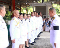 พระบาทสมเด็จพระเจ้าอยู่หัว ทรงพระกรุณาโปรดพระราชทานผ้าไตร น้ ... พารามิเตอร์รูปภาพ 19