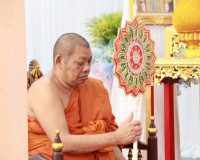 พระบาทสมเด็จพระเจ้าอยู่หัว ทรงพระกรุณาโปรดพระราชทานผ้าไตร น้ ... พารามิเตอร์รูปภาพ 21