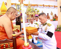 พระบาทสมเด็จพระเจ้าอยู่หัว ทรงพระกรุณาโปรดพระราชทานผ้าไตร น้ ... พารามิเตอร์รูปภาพ 29