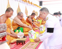 พระบาทสมเด็จพระเจ้าอยู่หัว ทรงพระกรุณาโปรดพระราชทานผ้าไตร น้ ... พารามิเตอร์รูปภาพ 32