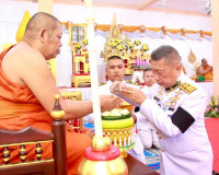 พระบาทสมเด็จพระเจ้าอยู่หัว ทรงพระกรุณาโปรดพระราชทานผ้าไตร น้ ... พารามิเตอร์รูปภาพ 34