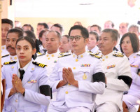 พระบาทสมเด็จพระเจ้าอยู่หัว ทรงพระกรุณาโปรดพระราชทานผ้าไตร น้ ... พารามิเตอร์รูปภาพ 42