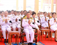 พระบาทสมเด็จพระเจ้าอยู่หัว ทรงพระกรุณาโปรดพระราชทานผ้าไตร น้ ... พารามิเตอร์รูปภาพ 45
