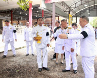 พระบาทสมเด็จพระเจ้าอยู่หัว ทรงพระกรุณาโปรดพระราชทานผ้าไตร น้ ... พารามิเตอร์รูปภาพ 46