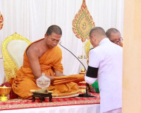 พระบาทสมเด็จพระเจ้าอยู่หัว ทรงพระกรุณาโปรดพระราชทานผ้าไตร น้ ... พารามิเตอร์รูปภาพ 49