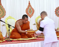 พระบาทสมเด็จพระเจ้าอยู่หัว ทรงพระกรุณาโปรดพระราชทานผ้าไตร น้ ... พารามิเตอร์รูปภาพ 52