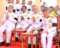 พระบาทสมเด็จพระเจ้าอยู่หัว ทรงพระกรุณาโปรดพระราชทานผ้าไตร น้ ... พารามิเตอร์รูปภาพ 53