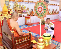 พระบาทสมเด็จพระเจ้าอยู่หัว ทรงพระกรุณาโปรดพระราชทานผ้าไตร น้ ... พารามิเตอร์รูปภาพ 54