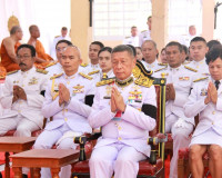 พระบาทสมเด็จพระเจ้าอยู่หัว ทรงพระกรุณาโปรดพระราชทานผ้าไตร น้ ... พารามิเตอร์รูปภาพ 60