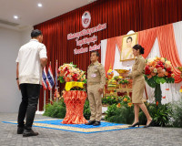 รองผู้ว่าฯ สุราษฎร์ธานี เป็นประธานพิธีมอบทุนการศึกษามูลนิธิค ... พารามิเตอร์รูปภาพ 6