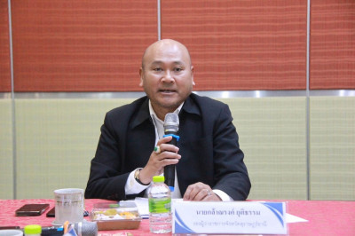 รองผู้ว่าราชการจังหวัดสุราษฎร์ธานี เข้าร่วมประชุมกับคณะกรรมา ... พารามิเตอร์รูปภาพ 1