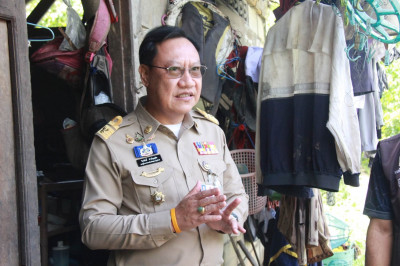 พ่อเมืองสุราษฎร์ธานีห่วงใยครัวเรือนเปราะบาง มอบหน่วยงานที่เก ... พารามิเตอร์รูปภาพ 1