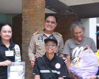 ผู้ว่าฯ สุราษฎร์ธานีห่วงใยประชาชนกลุ่มเปราะบาง มอบหน่วยงานที ... พารามิเตอร์รูปภาพ 8