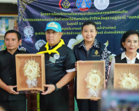 สุราษฎร์ธานีรวมพลังสตรี 19 อำเภอ ประดิษฐ์ “ดอกบัวผุด” ดอกไม้ ... พารามิเตอร์รูปภาพ 23
