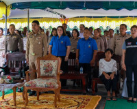 จังหวัดสุราษฎร์ธานี เชิญสิ่งของพระราชทาน มอบแก่ครอบครัวผู้ปร ... พารามิเตอร์รูปภาพ 3
