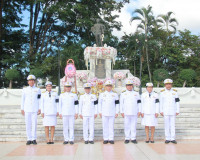 ข้าราชการและประชาชนจังหวัดสุราษฎร์ธานีพร้อมใจร่วมพิธีวางพวงม ... พารามิเตอร์รูปภาพ 5