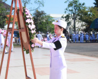 ข้าราชการและประชาชนจังหวัดสุราษฎร์ธานีพร้อมใจร่วมพิธีวางพวงม ... พารามิเตอร์รูปภาพ 11