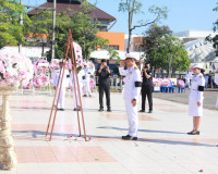 ข้าราชการและประชาชนจังหวัดสุราษฎร์ธานีพร้อมใจร่วมพิธีวางพวงม ... พารามิเตอร์รูปภาพ 14
