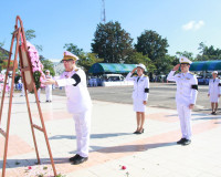 ข้าราชการและประชาชนจังหวัดสุราษฎร์ธานีพร้อมใจร่วมพิธีวางพวงม ... พารามิเตอร์รูปภาพ 20