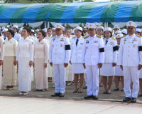 ข้าราชการและประชาชนจังหวัดสุราษฎร์ธานีพร้อมใจร่วมพิธีวางพวงม ... พารามิเตอร์รูปภาพ 28