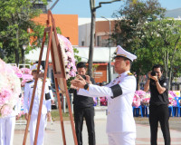 ข้าราชการและประชาชนจังหวัดสุราษฎร์ธานีพร้อมใจร่วมพิธีวางพวงม ... พารามิเตอร์รูปภาพ 39