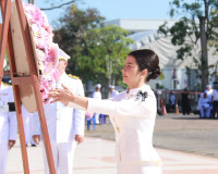 ข้าราชการและประชาชนจังหวัดสุราษฎร์ธานีพร้อมใจร่วมพิธีวางพวงม ... พารามิเตอร์รูปภาพ 47