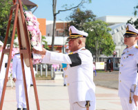 ข้าราชการและประชาชนจังหวัดสุราษฎร์ธานีพร้อมใจร่วมพิธีวางพวงม ... พารามิเตอร์รูปภาพ 50